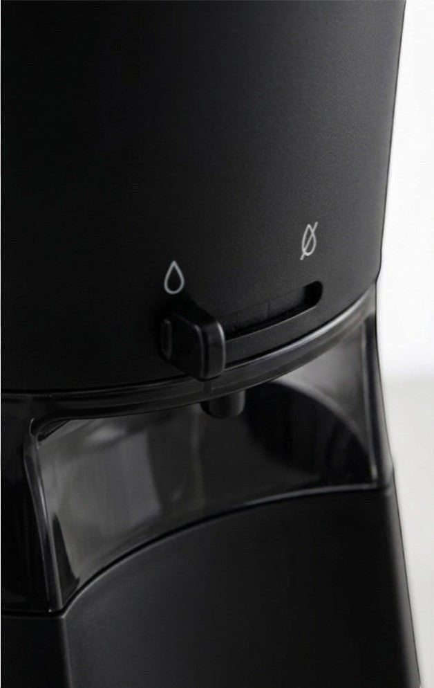 Rineo black iced coffee maker with rapid brewing system and reusable filter.