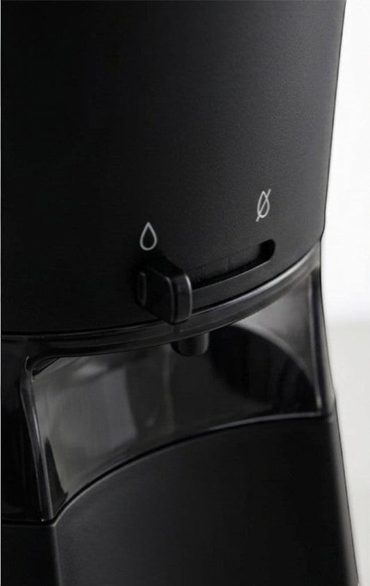 Rineo black iced coffee maker with rapid brewing system and reusable filter.